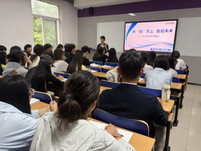 校长刘广耀深入思政课堂听评课